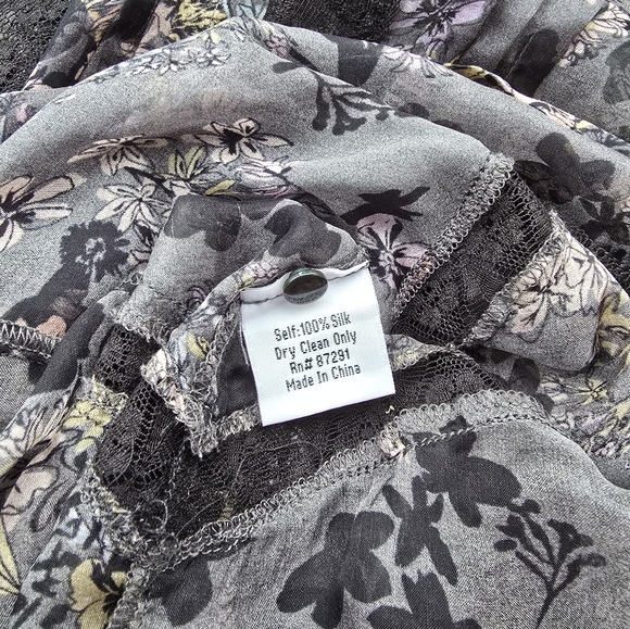 Johnny Was 4LoveandLiberty Floral Lace Long Sleeve Silk Blouse Size Medium - Picture 4 of 5